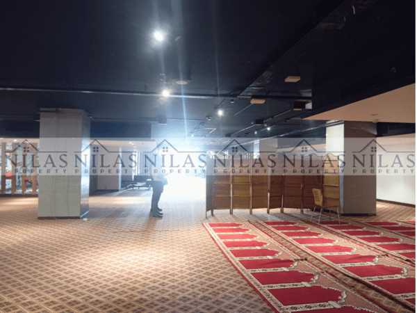 Ground Floor 7800 Sft Showroom/Office Space for Rent in Business Zone