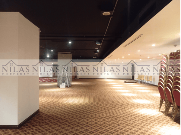 Ground Floor 7800 Sft Showroom/Office Space for Rent in Business Zone